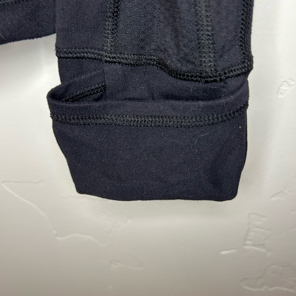 Lulu lemon jacket with hand covers on sleeves. Size 8 - Picture 4 of 4